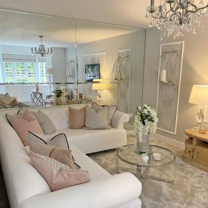 Lounge with bay window feature