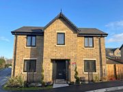 mearley 4 bedroom detached house with parking spaces